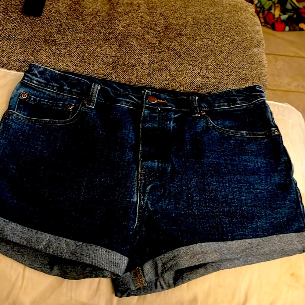 Forever 21 shorty shorts